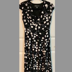 Ladies Dress, Anne Klein, Size 4 Black White, V bodice, longer length